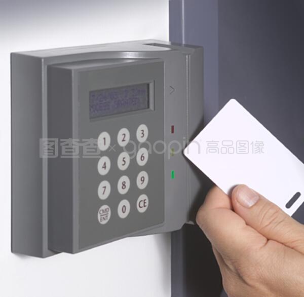 安全接入板与刷卡门禁读卡器 构建智能化门禁系统的关键组件